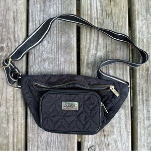 Vera New York‎ Quilted Belt Bag Fanny Pack Black Gold Hardware